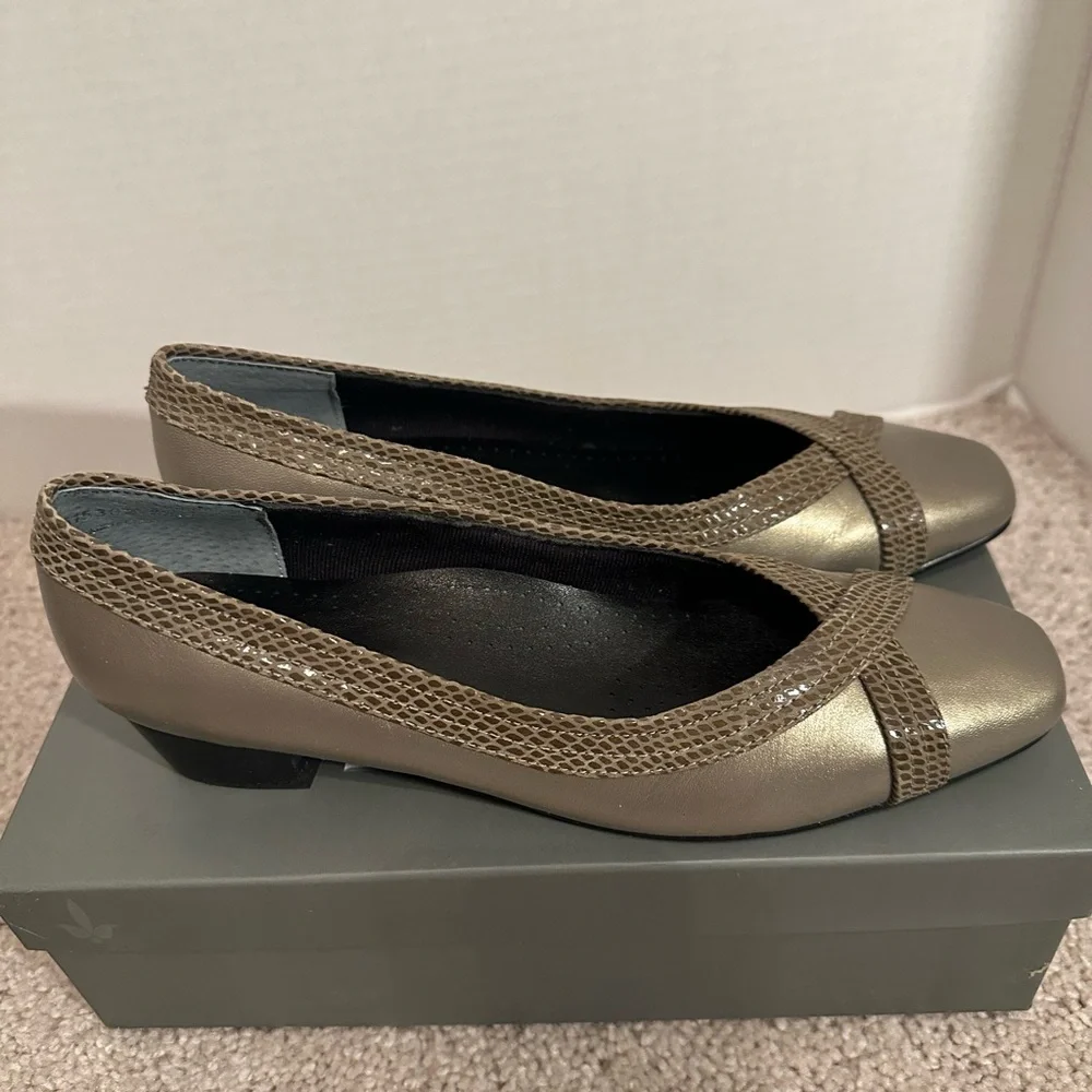 Walking Cradles Women's Taupe Flats, Pewter Leath, 8 1/2N, NWT